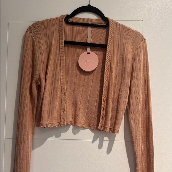 Shop Alexis - Picture 1 of 6